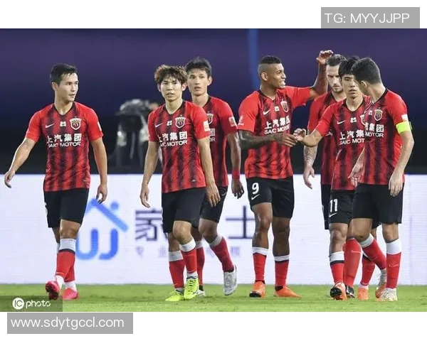 上海足球队中路突破战术解析与实战应用探讨