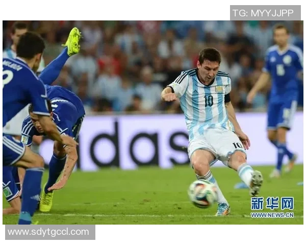 玩足球的足球明星有哪些他们的精彩瞬间和成就分享 玩足球的足球明星有哪些他们的精彩瞬间和成就分享