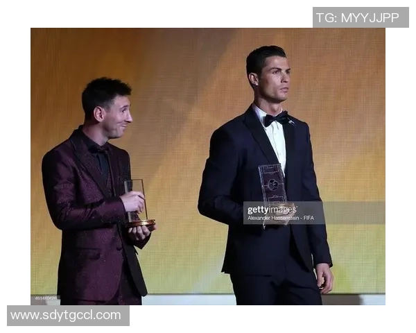 与足球明星亲密合影的P图技巧分享,轻松打造明星同框效果 与足球明星亲密合影的P图技巧分享,轻松打造明星同框效果