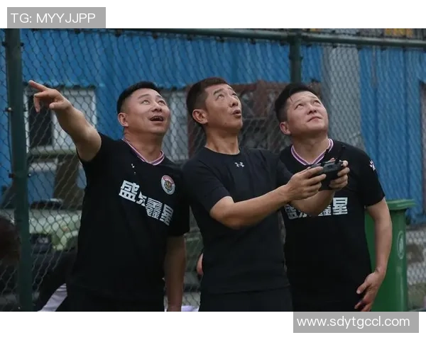 足球新手必看：掌握团队协作提升比赛表现的实用技巧与建议